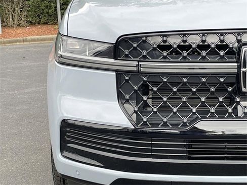 Used 2025 Lincoln Navigator Reserve w/ Jet Appearance Package image 42