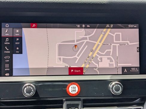 Certified 2025 Porsche Macan AWD/4WD image 19