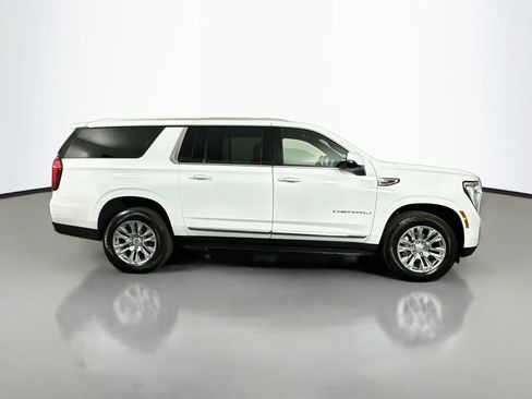 Used 2025 GMC Yukon XL Denali AWD/4WD image 9