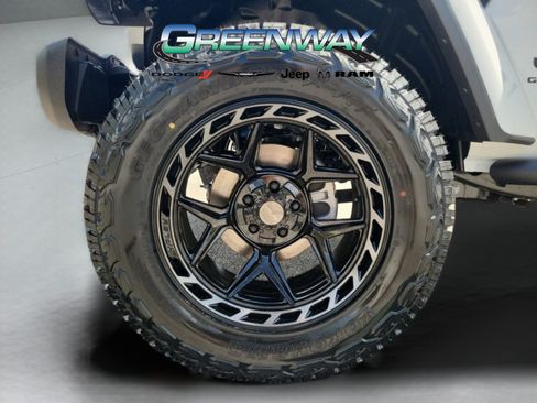 Used 2025 Jeep Gladiator Sport AWD/4WD image 30