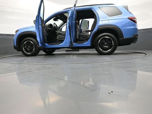 Used 2025 Honda Pilot TrailSport image 51