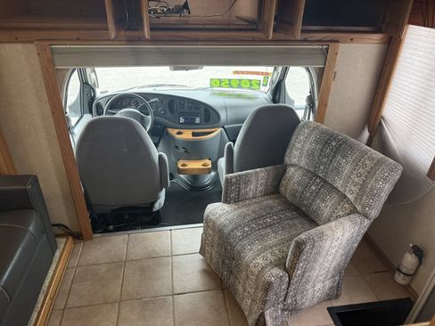 Used 2005 Ford E-350 and Econoline 350 Super Duty RWD image 39