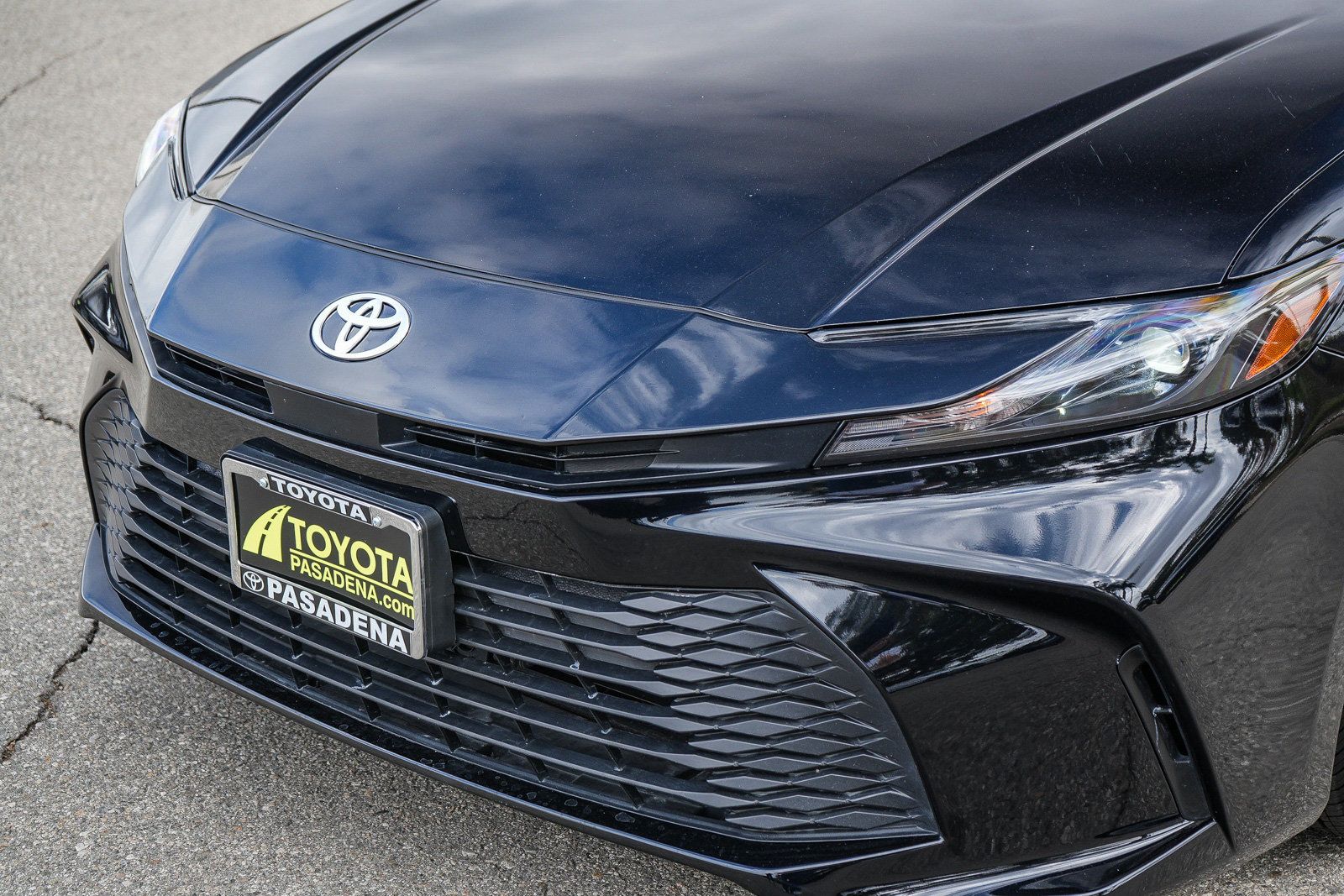 Used 2025 Toyota Camry LE FWD image 5