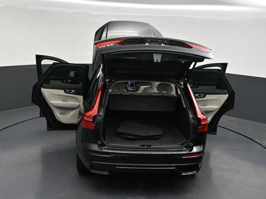 Certified 2024 Volvo XC60 B5 Plus w/ Protection Package Premier AWD/4WD image 37
