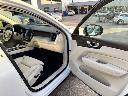 Certified 2024 Volvo XC60 T8 Ultimate w/ Protection Package Premier image 10