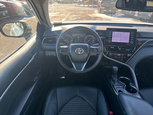 Used 2023 Toyota Camry SE image 11