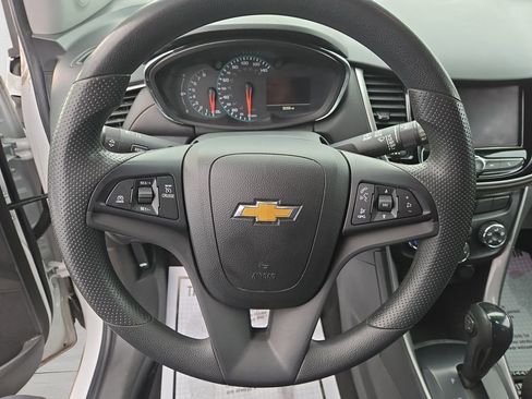 Used 2022 Chevrolet Trax LS w/ Tint and Cruise Package image 12