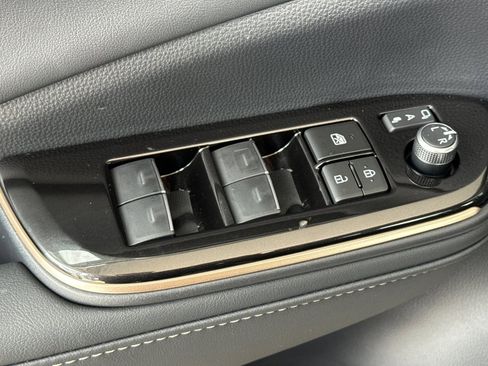 New 2025 Toyota Crown Signia image 14