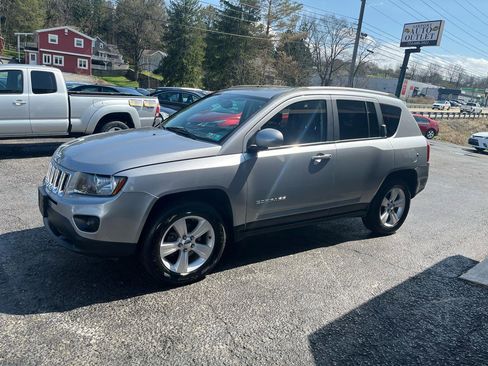 Used 2017 Jeep Compass Latitude image 10