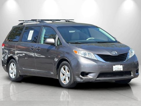Used 2013 Toyota Sienna LE FWD image 9
