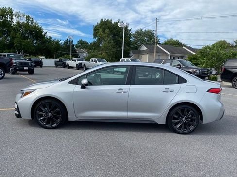 Used 2025 Toyota Corolla SE FWD image 2