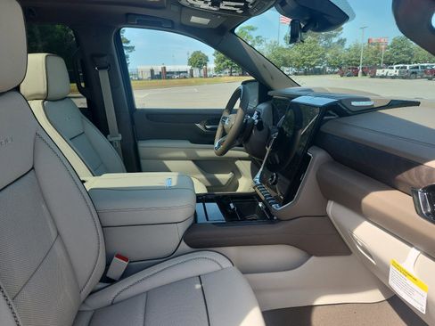 New 2026 GMC Yukon XL Denali w/ Denali Reserve Package AWD/4WD image 6