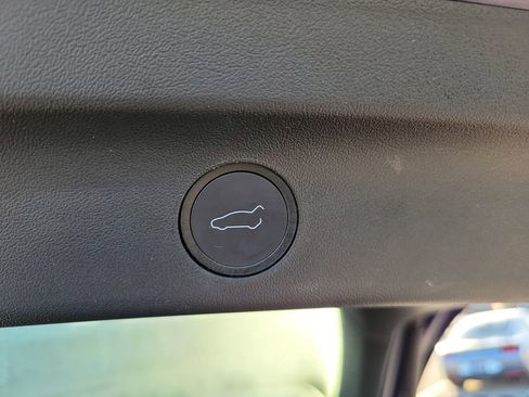 Used 2022 Tesla Model Y Performance image 10