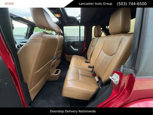 Used 2013 Jeep Wrangler Unlimited Sahara w/ Connectivity Group AWD/4WD image 17