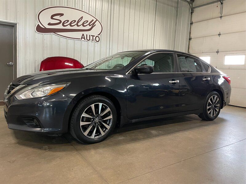 Used 2016 Nissan Altima 2.5 SV FWD image 1