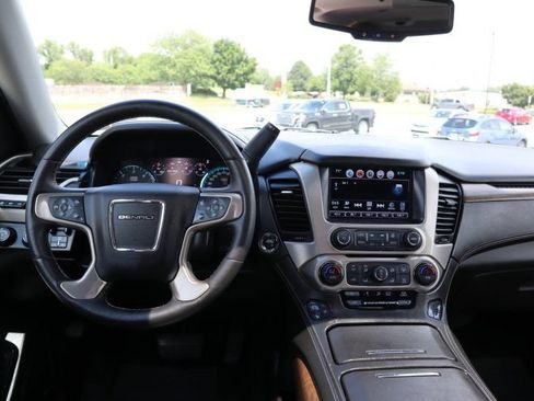 Used 2018 GMC Yukon XL Denali w/ Denali Ultimate Package AWD/4WD image 11