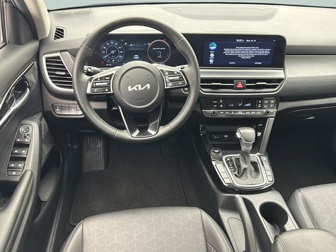 Used 2024 Kia Seltos EX AWD/4WD image 12