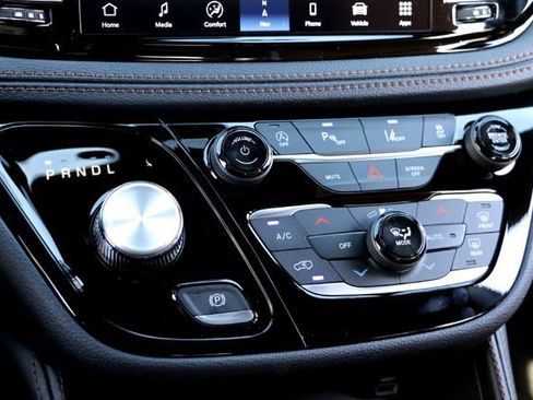 New 2026 Chrysler Pacifica Pinnacle image 15