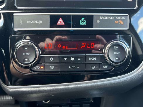 Used 2019 Mitsubishi Outlander SE image 25