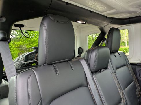 Used 2023 Jeep Wrangler Unlimited Sahara AWD/4WD image 38