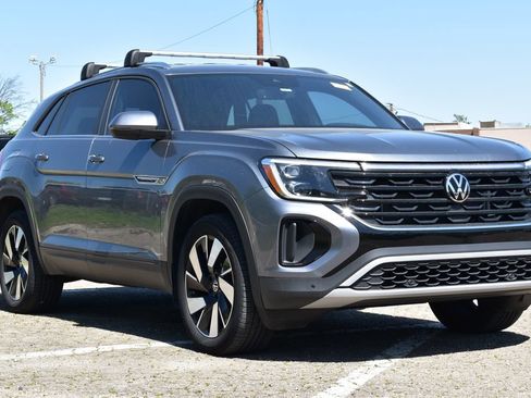 Used 2024 Volkswagen Atlas Cross Sport SE AWD/4WD image 3