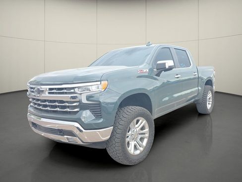 Used 2025 Chevrolet Silverado 1500 LTZ w/ LTZ Premium Package image 4