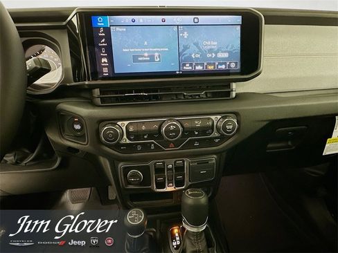 New 2025 Jeep Gladiator Sport image 32