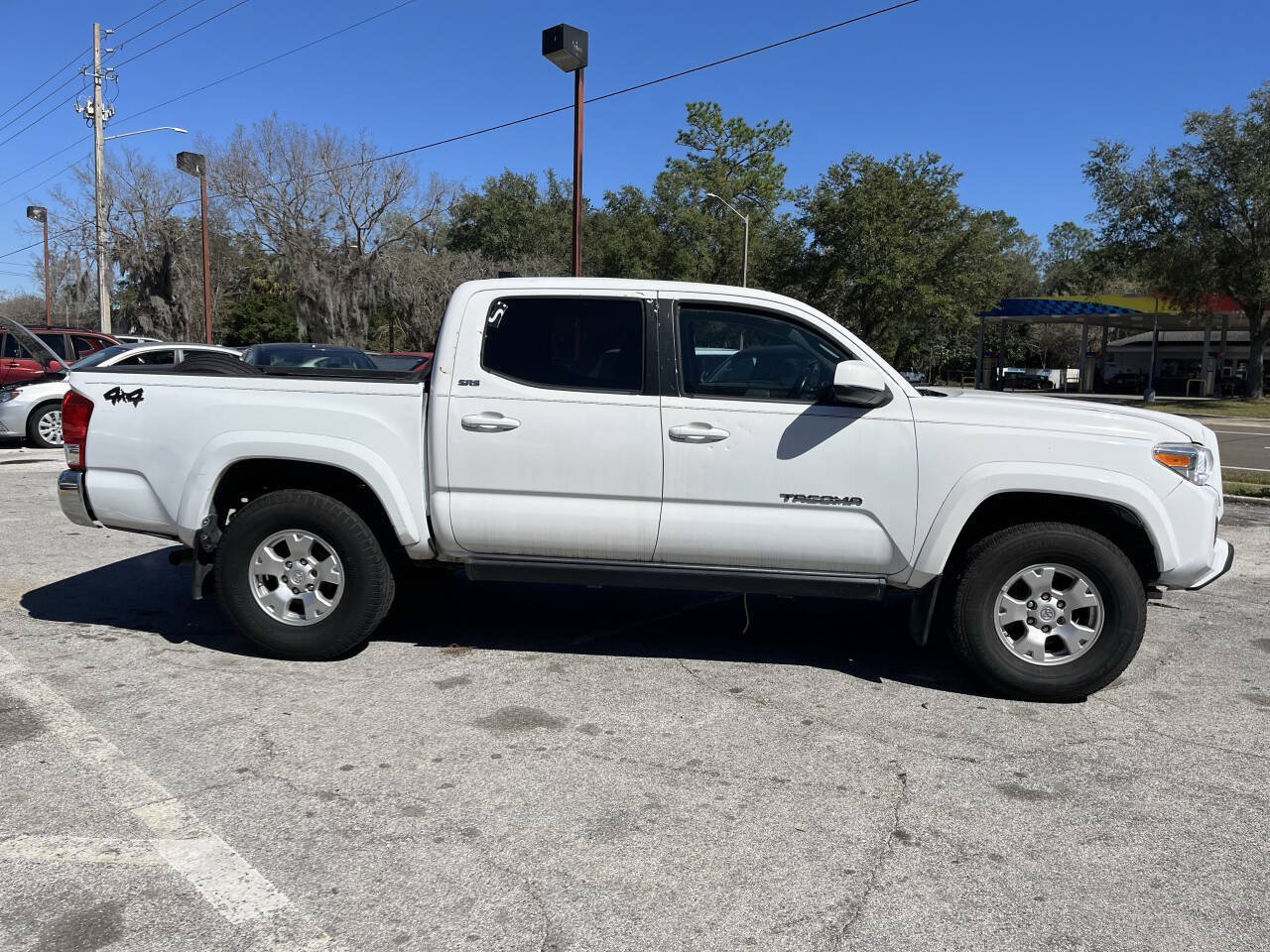 Used 2017 Toyota Tacoma SR5 w/ Tow Package AWD/4WD image 5