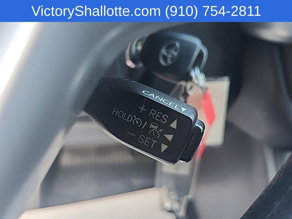 Used 2019 Toyota Highlander LE AWD/4WD image 13