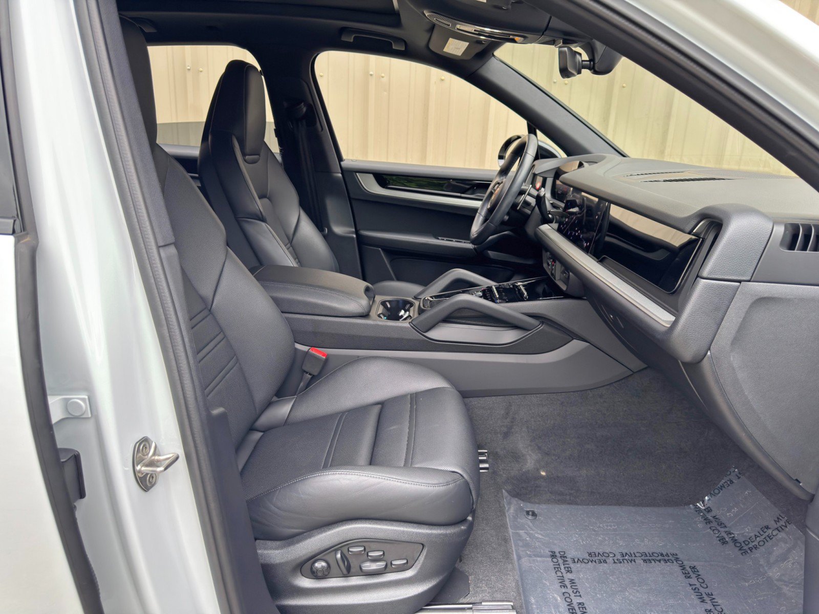 Used 2024 Porsche Cayenne AWD/4WD image 16