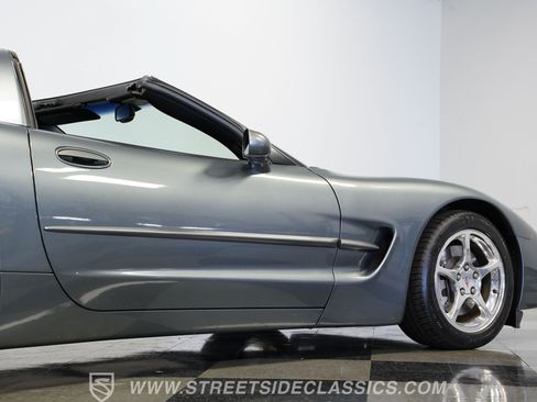 Used 2003 Chevrolet Corvette Coupe w/ Preferred Equipment Group RWD image 29