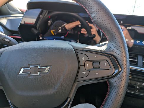 Used 2025 Chevrolet Trax RS w/ Driver Confidence Package image 18