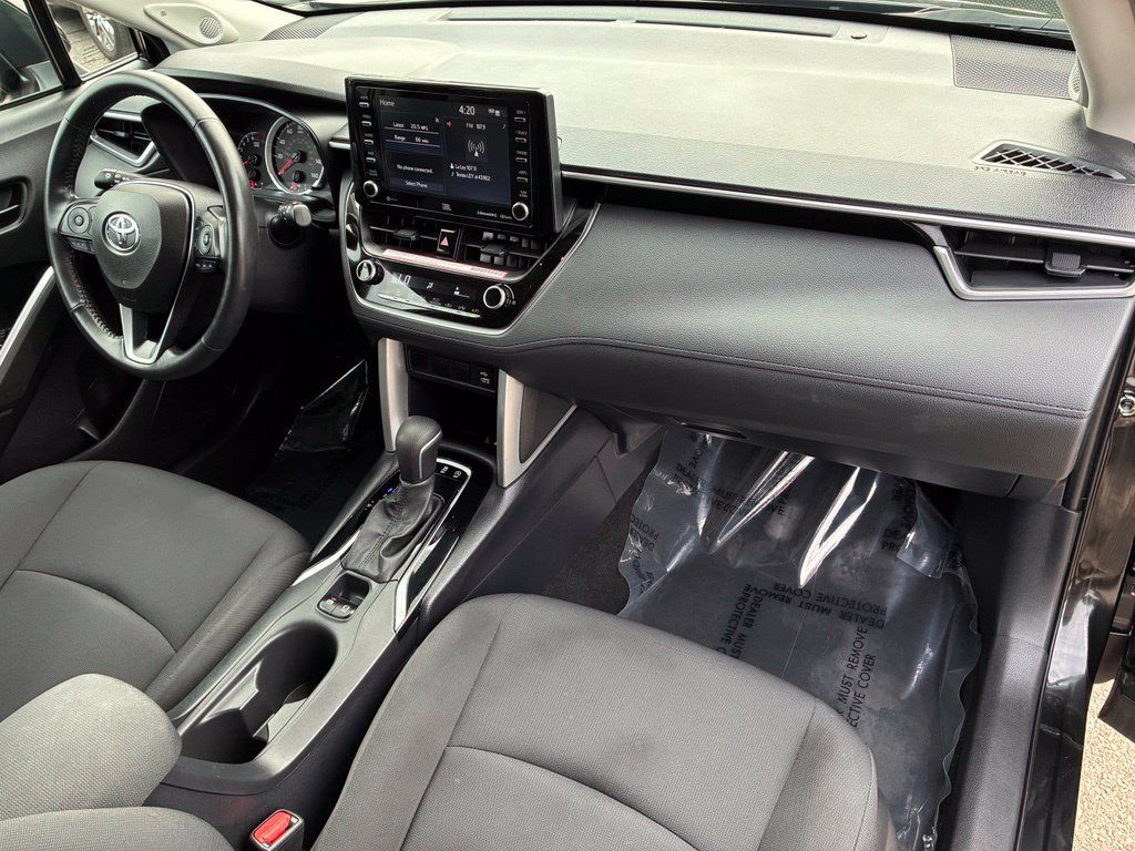 Used 2022 Toyota Corolla Cross LE w/ Moonroof Package AWD/4WD image 31