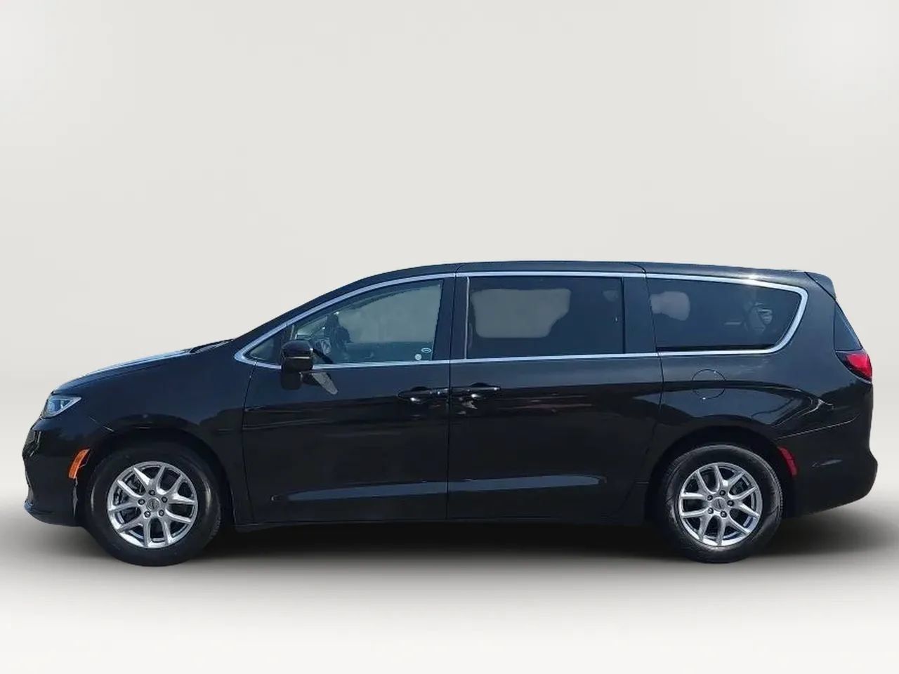 Used 2023 Chrysler Pacifica Touring-L FWD image 5
