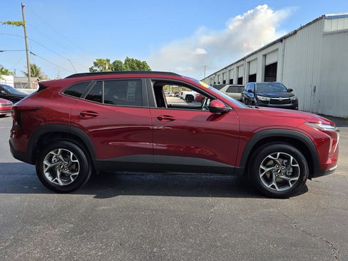 Certified 2025 Chevrolet Trax LT w/ LT Convenience Package FWD image 6