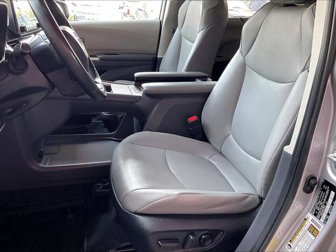 Used 2022 Toyota Sienna XLE w/ XLE Plus Package FWD image 20