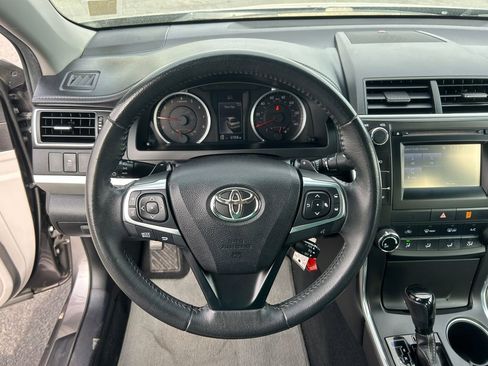 Used 2017 Toyota Camry SE image 19