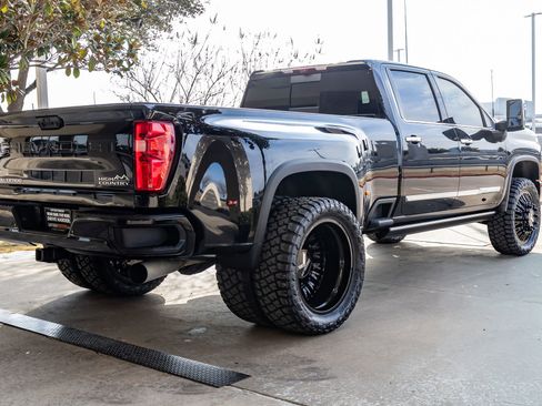 Used 2025 Chevrolet Silverado 3500 High Country w/ Technology Package image 10