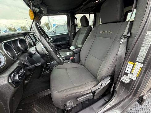 Used 2018 Jeep Wrangler Unlimited Sahara AWD/4WD image 14