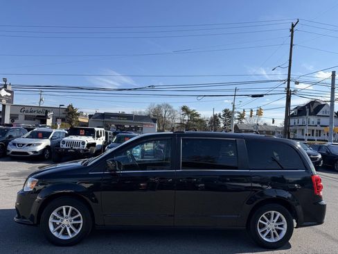 Used 2019 Dodge Grand Caravan SXT image 5