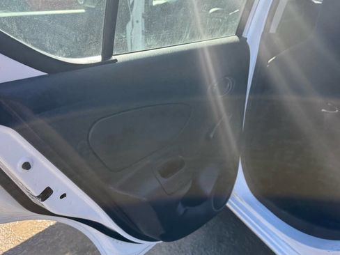 Used 2012 Nissan Versa S w/ Cruise Control Pkg image 9