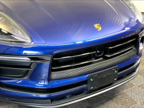 Certified 2025 Porsche Macan image 34