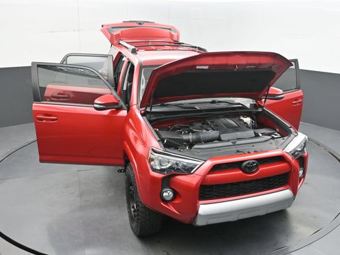 Used 2018 Toyota 4Runner TRD Off-Road Premium AWD/4WD image 40