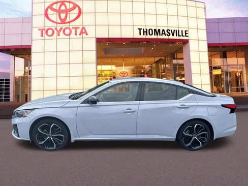 Used 2024 Nissan Altima 2.5 SR image 8