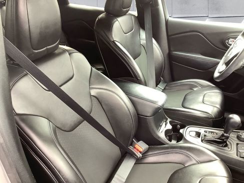 Used 2020 Jeep Cherokee Latitude Plus w/ Comfort/Convenience Group image 14