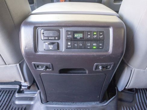 Used 2018 Toyota Sequoia Platinum image 19