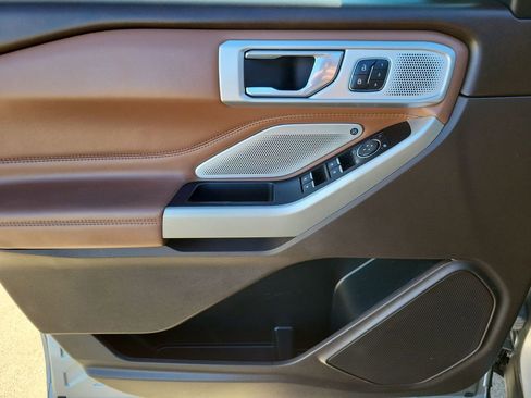 Used 2022 Ford Explorer King Ranch w/ Premium Technology Package image 23