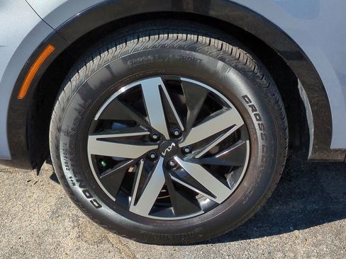 Certified 2023 Kia Sorento S w/ Panoramic Sunroof Package image 11