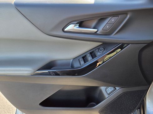 Used 2025 Chevrolet Equinox LT w/ Convenience Package II image 17