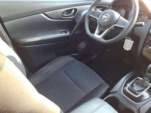 Used 2020 Nissan Rogue Sport S image 9